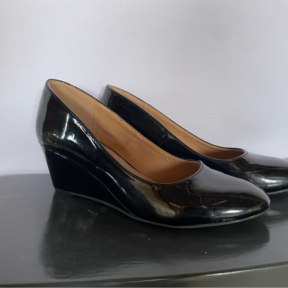 Elegant Black Wedge Pumps
